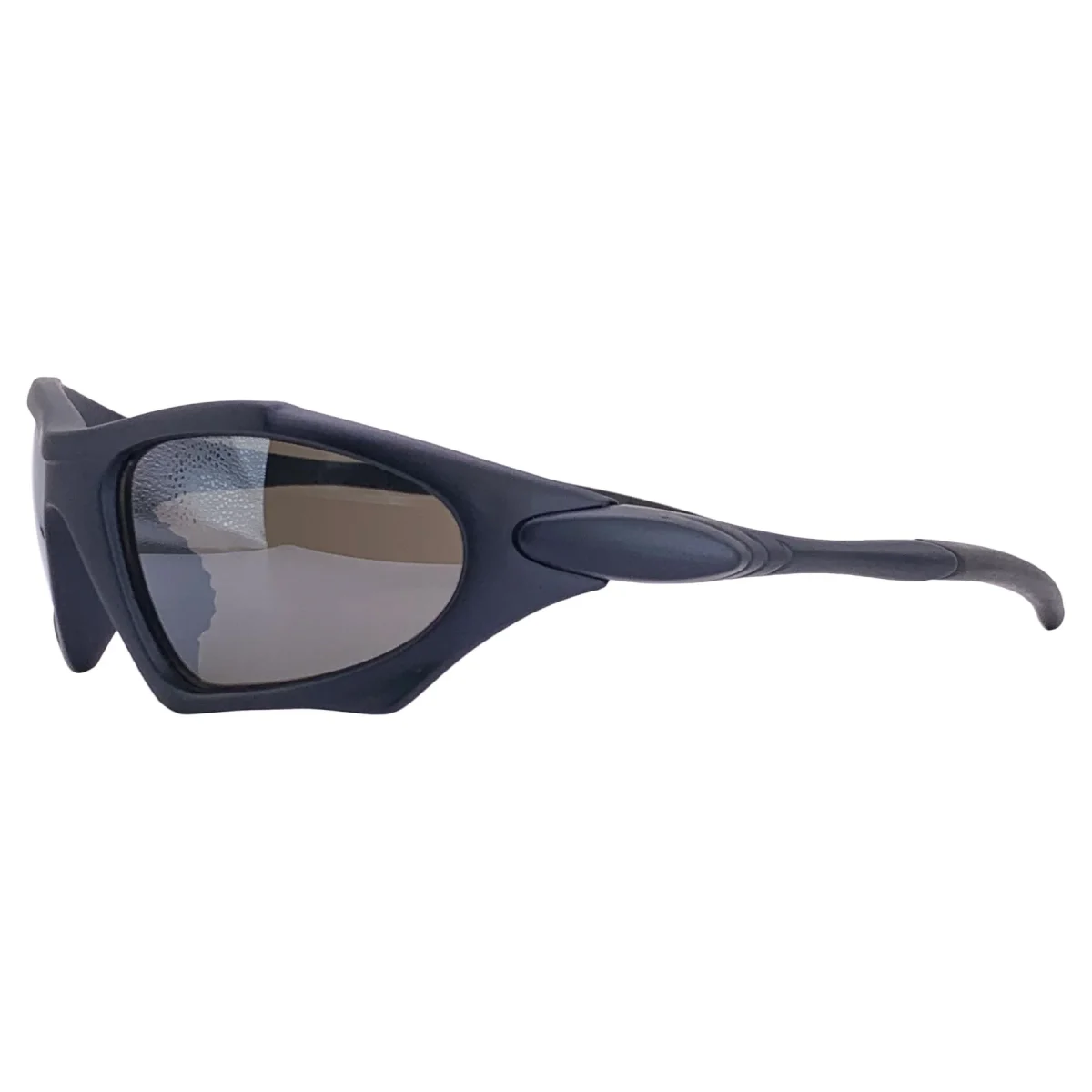 Effortlessly Chic Eyewear for the Modernist - Image 8