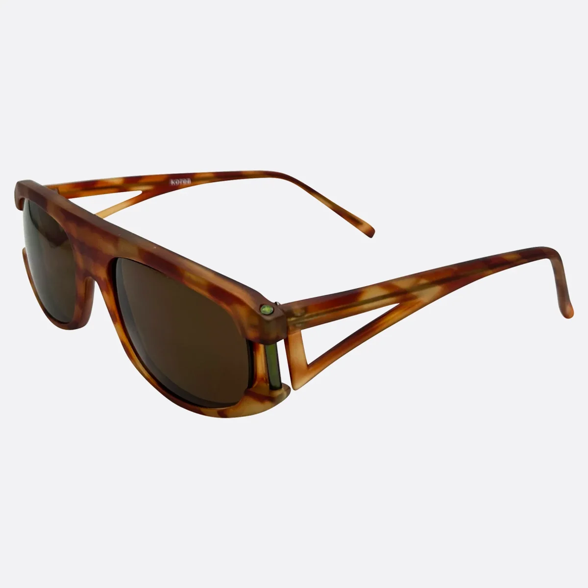 Classic Eyewear That Speaks of Timeless Style - Image 3