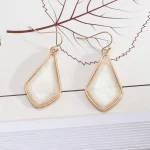 Color Block Shell Drop Earrings - Image 5