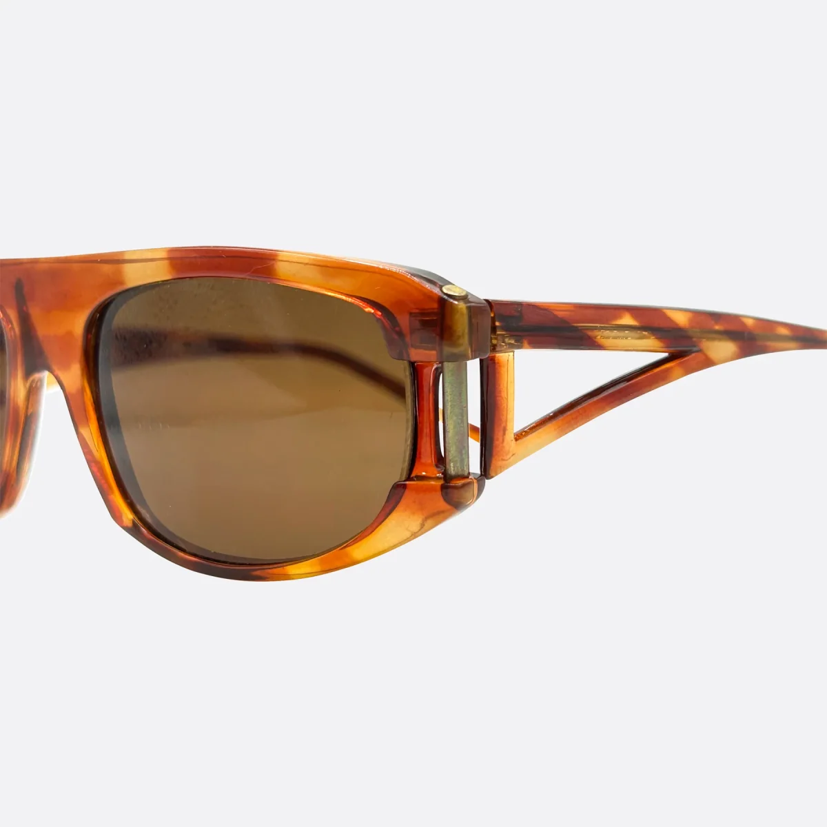 Classic Eyewear That Speaks of Timeless Style - Image 4